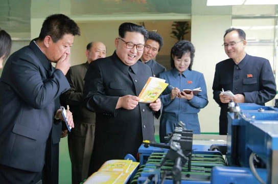 創(chuàng)新與關(guān)懷 金正恩視察“蒲公英作業(yè)本工廠”力贊貼心設(shè)計(jì)